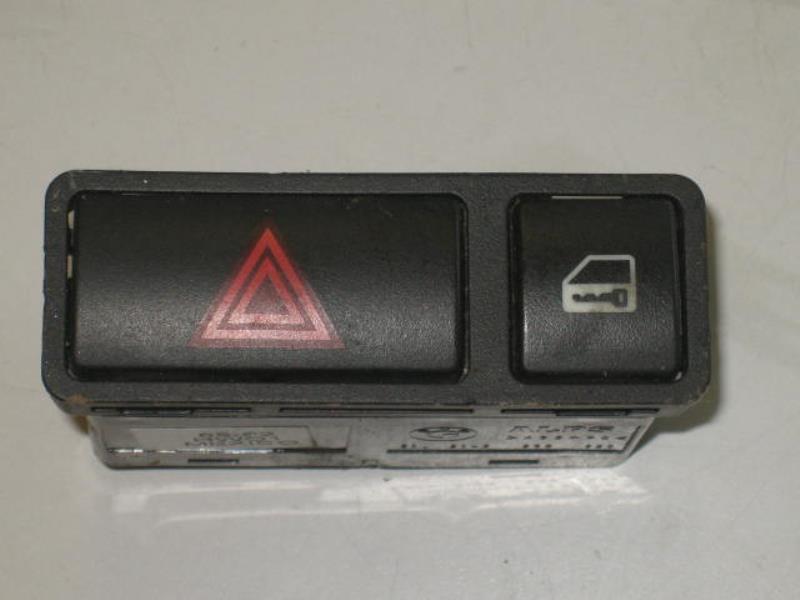 Bouton de warning BMW SERIE 3 E46 TOURING PHASE 2 BREAK Diesel - 1
