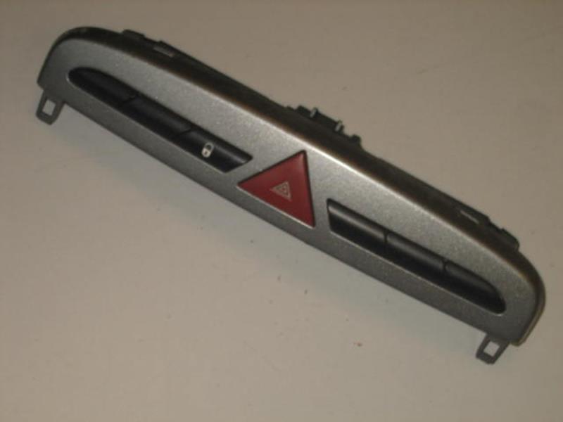 Interruttore luci emergenza PEUGEOT 308 1 SW PHASE 1 BREAK Diésel - 1