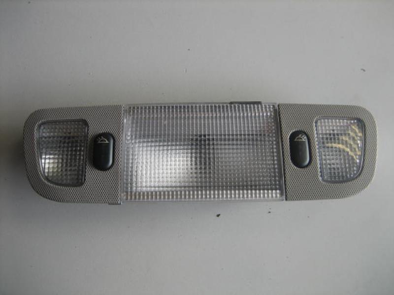Luce di cortesia PEUGEOT 607 PHASE 1 Diésel - 1
