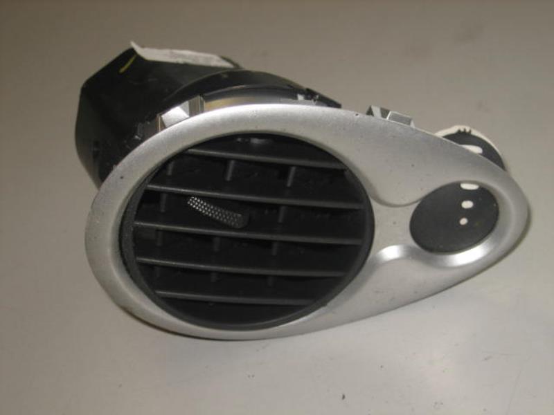 Bocchetta aerazione cruscotto anteriore destra RENAULT CLIO 3 PHASE 1 Diésel - 1