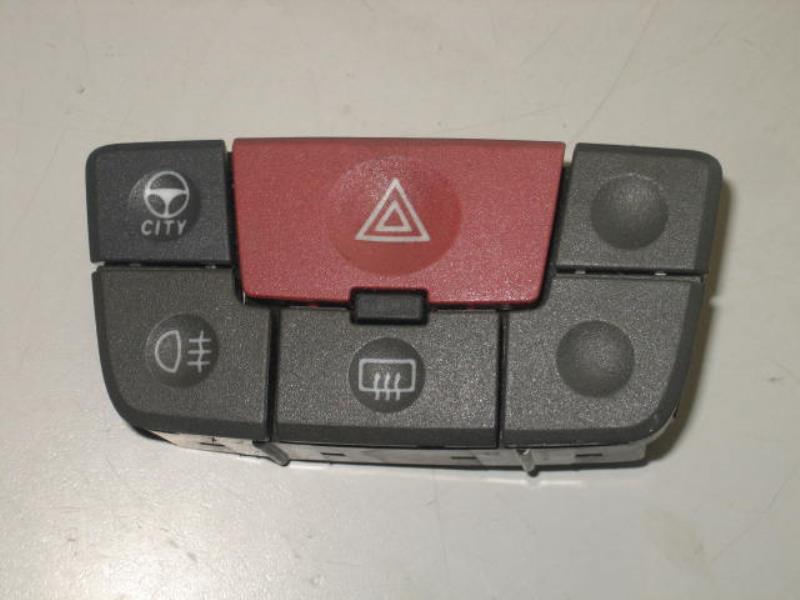 Bouton de warning FIAT PANDA 2 PHASE 1 Essence - 1