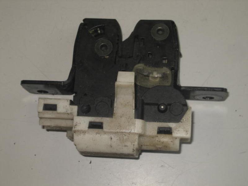 Serrure de hayon RENAULT CLIO 3 PHASE 1 Diesel - 1