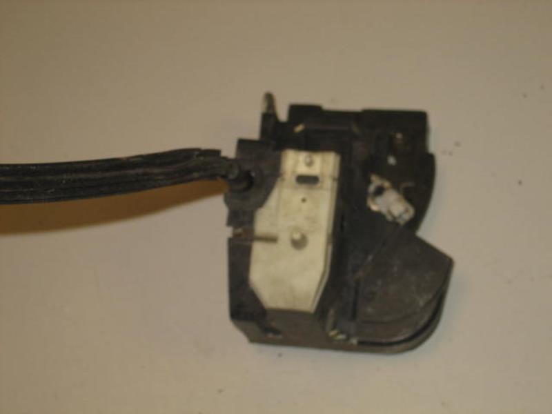 Serrure avant droit RENAULT CLIO 2 PHASE 2 Diesel - 1