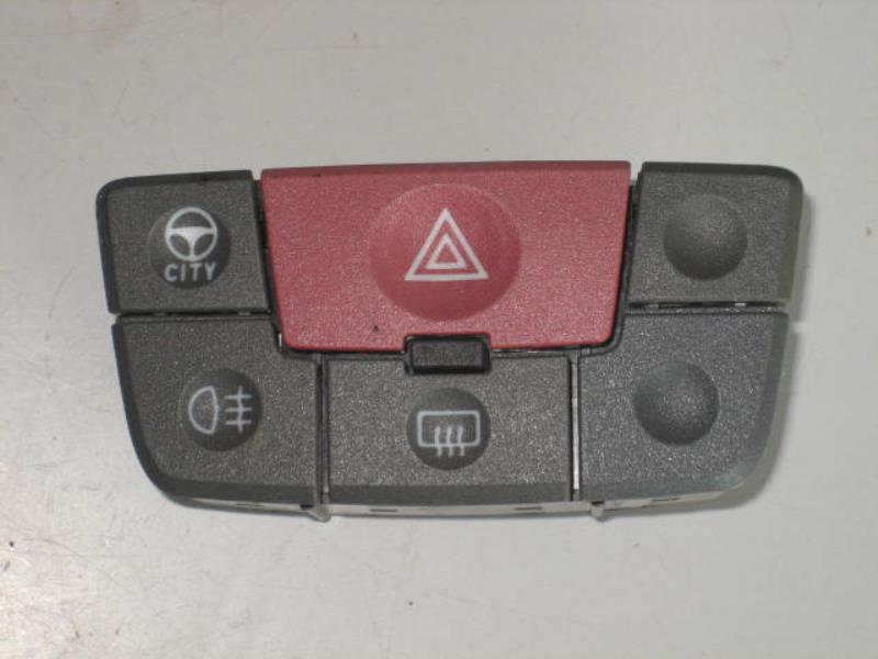 Bouton de warning FIAT PANDA 2 PHASE 1 Essence - 1