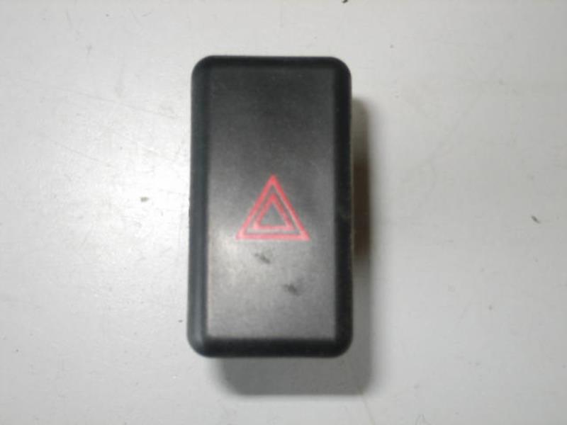 Bouton de warning MAZDA 3 1 PHASE 1 Diesel - 1