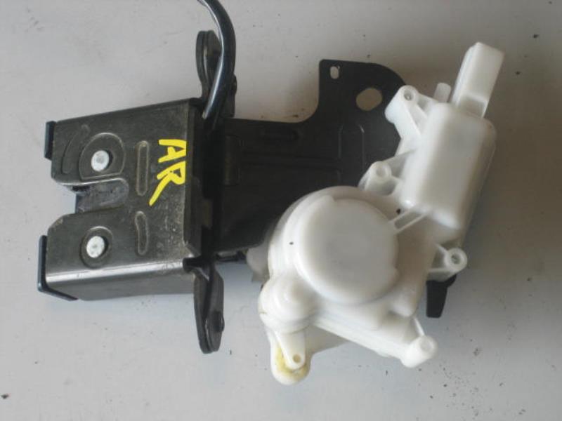 Serrure de hayon MAZDA 3 1 PHASE 1 Diesel - 1