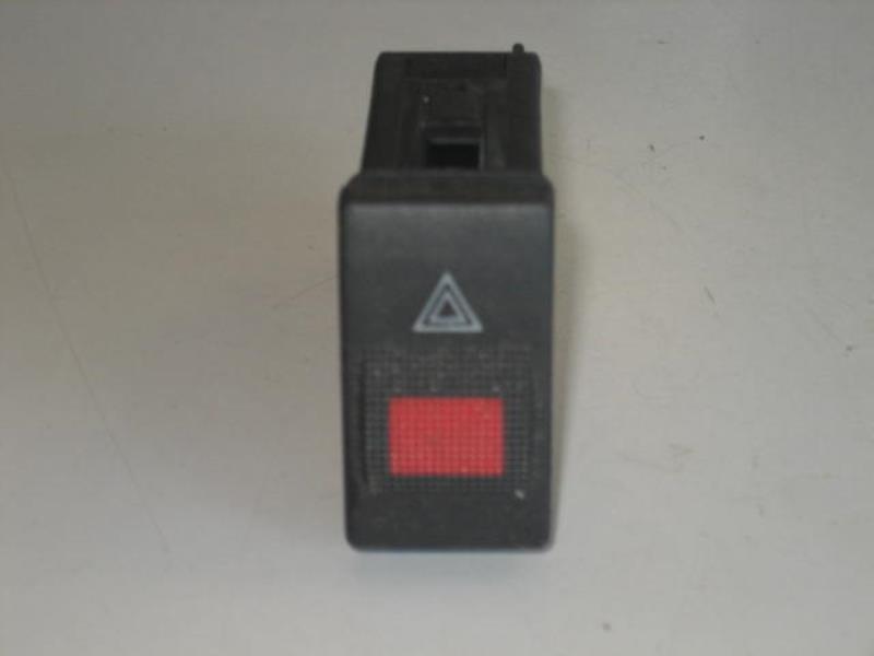 Bouton de warning AUDI A4 1 PHASE 1 Essence - 1