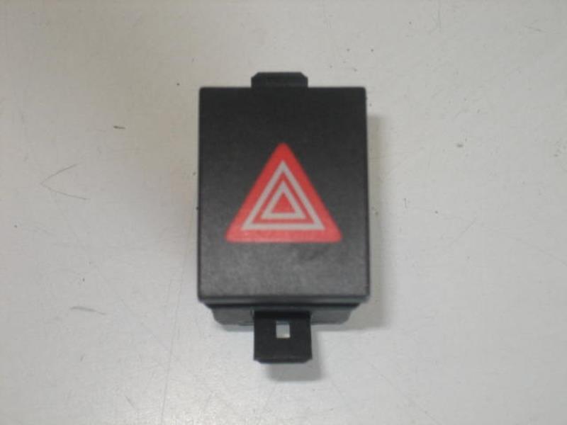 Bouton de warning VOLKSWAGEN POLO 4 PHASE 1 Diesel - 1