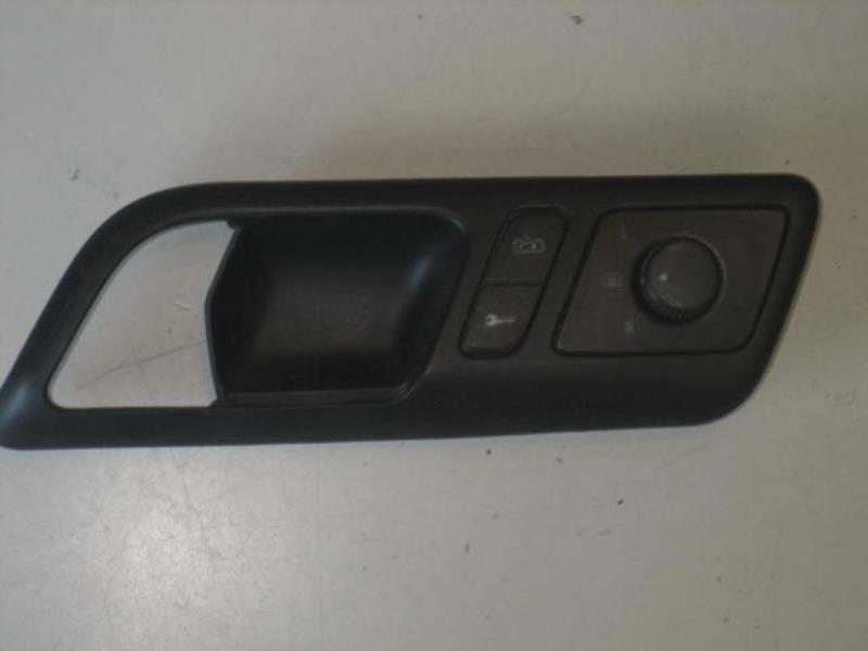 Commande retroviseurs VOLKSWAGEN POLO 4 PHASE 1 Diesel - 1