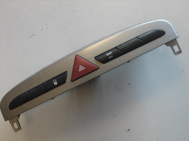 Interruttore luci emergenza PEUGEOT 308 1 SW PHASE 2 BREAK Diésel - 1