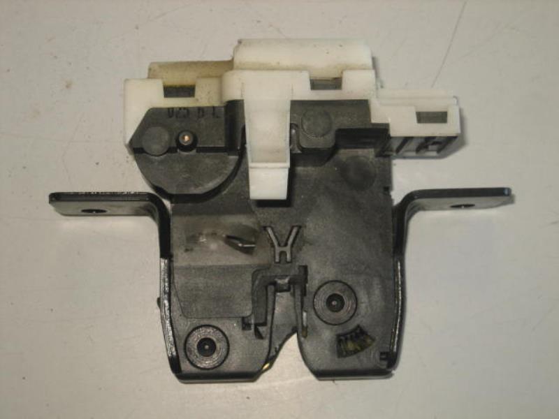 Serrure de hayon RENAULT CLIO 3 PHASE 1 Diesel - 1