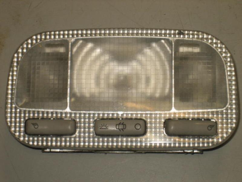 Eclairage de plafonnier PEUGEOT 307 PHASE 2 CABRIOLET Diesel - 1