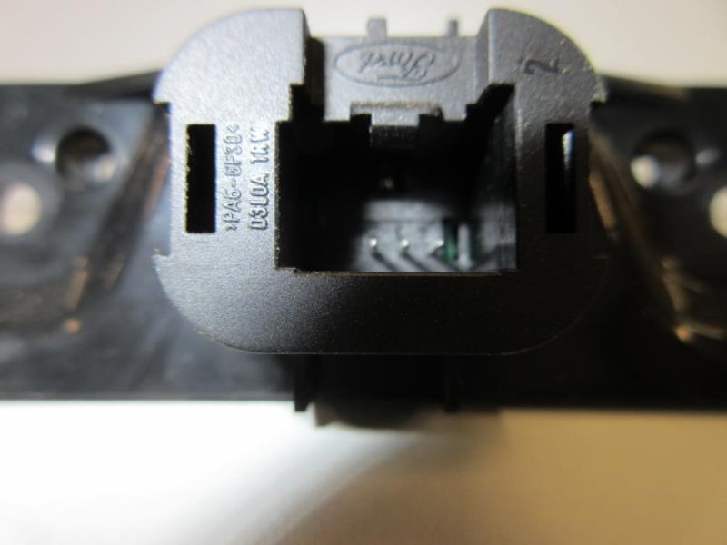 Bouton de warning FORD FIESTA 5 PHASE 2 Essence - 1