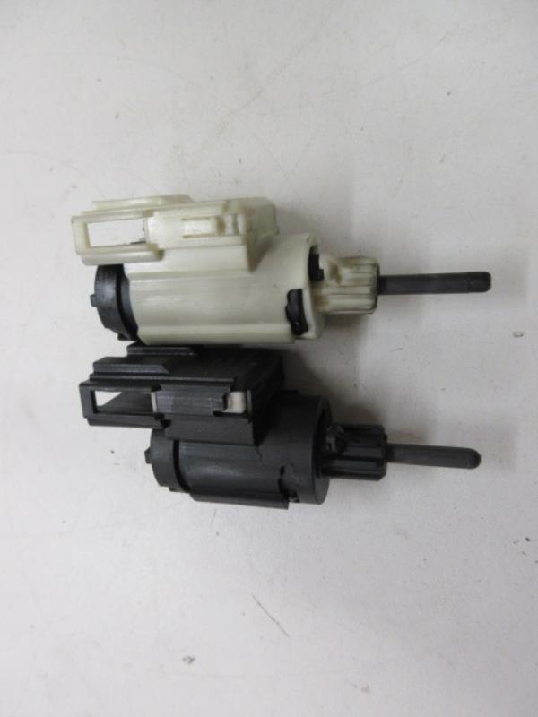 Contacteur feu stop AUDI A4 2 AVANT PHASE 2 BREAK Diesel - 1
