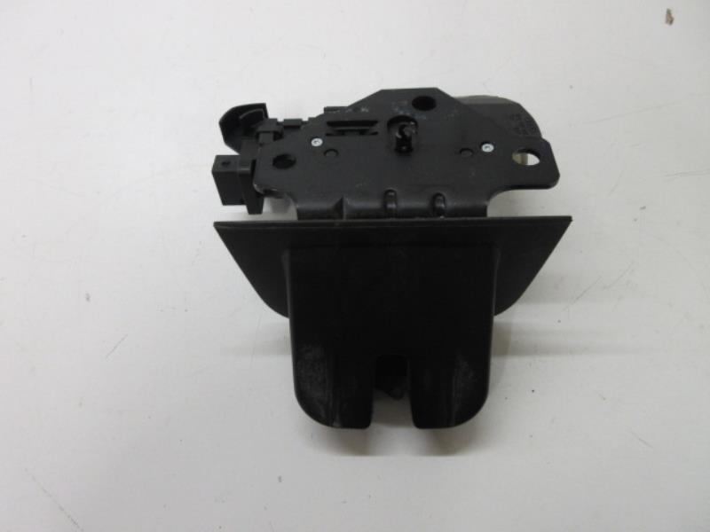 Serrure de coffre AUDI A4 2 AVANT PHASE 2 BREAK Diesel - 1