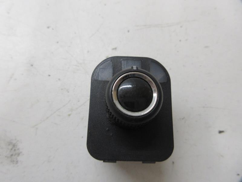 Commande retroviseurs AUDI A4 3 AVANT PHASE 1 BREAK Diesel - 1