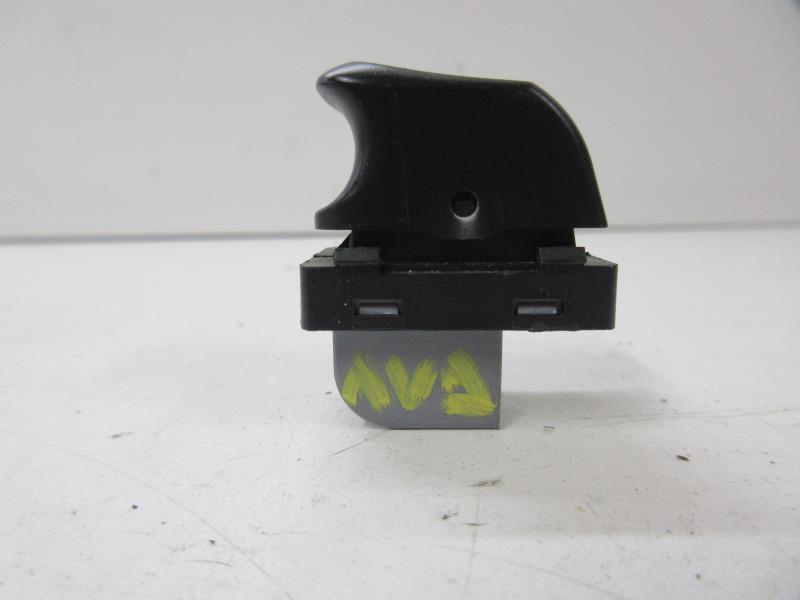 Interruttore lavacristalli anteriore destro AUDI A4 3 AVANT PHASE 1 BREAK Diésel - 1