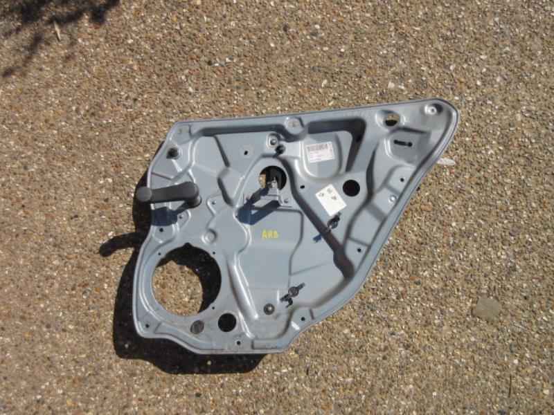 Alzacristalli manuale posteriore destro VOLKSWAGEN POLO 4 PHASE 1 Diésel - 1