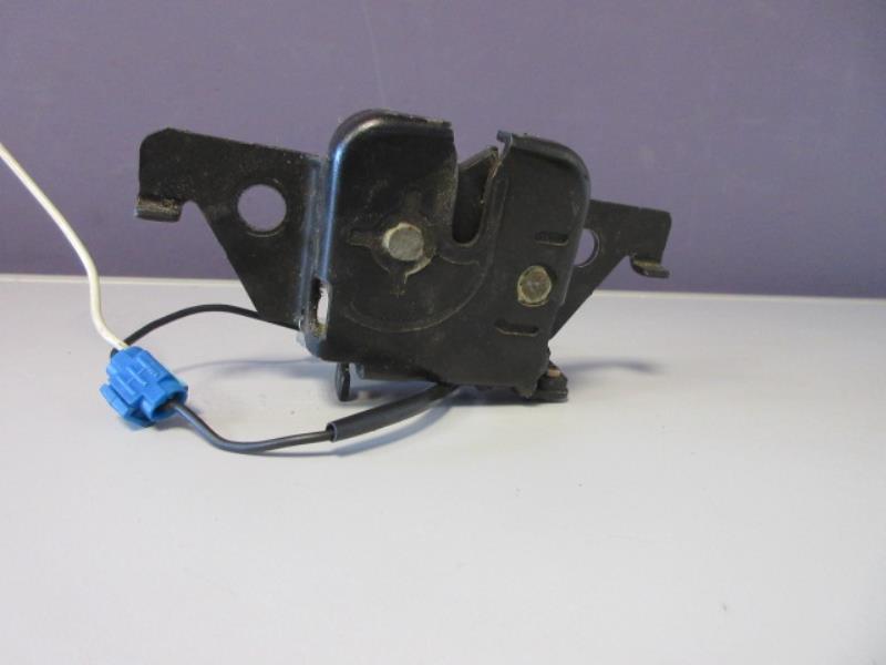 Serrure de hayon MAZDA 323 4 PHASE 1 Essence - 1