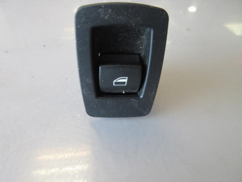 Interruttore lavacristalli posteriore destro BMW SERIE 3 E90 PHASE 1 Diésel - 1