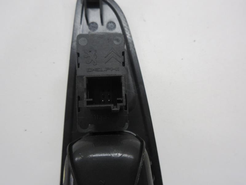 Interruttore lavacristalli posteriore destro PEUGEOT 308 1 SW PHASE 1 BREAK Diésel - 1