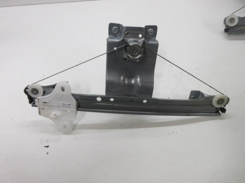 Alzacristalli manuale posteriore sinistro RENAULT CLIO 4 PHASE 2 Diésel - 1