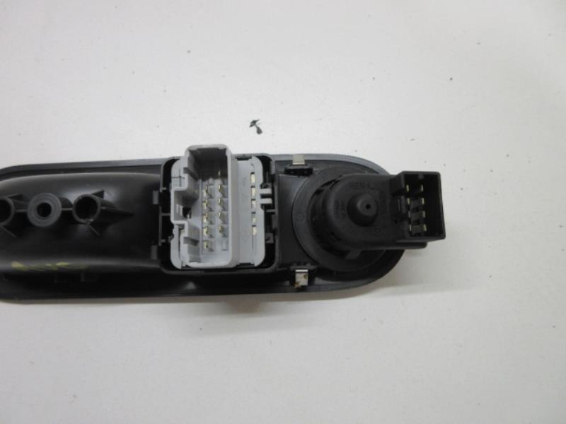 Interruttore lavacristalli anteriore sinistro RENAULT CLIO 3 PHASE 1 Diésel - 1
