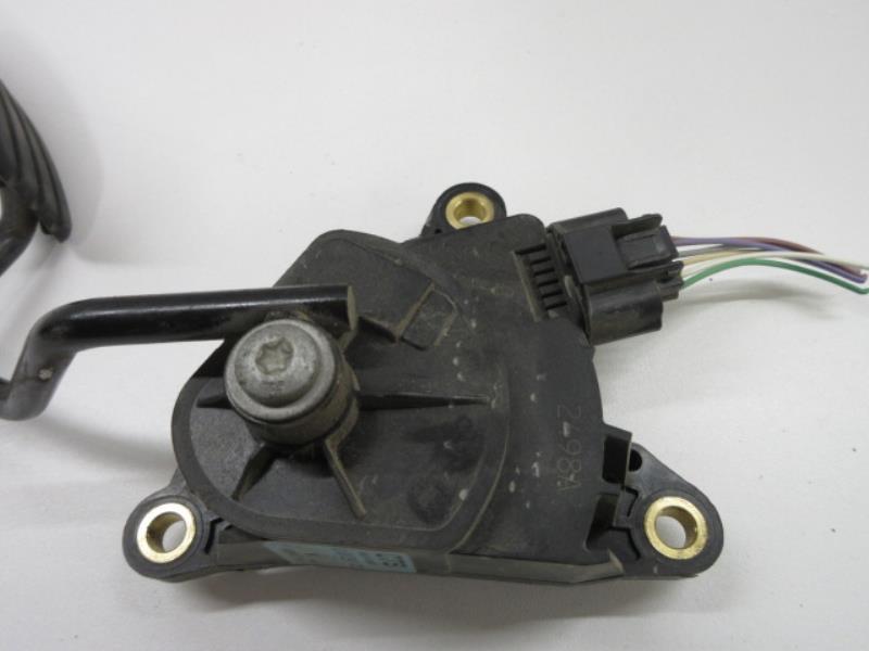 Pedale d'accelerateur RENAULT CLIO 3 PHASE 1 BREAK Diesel - 1