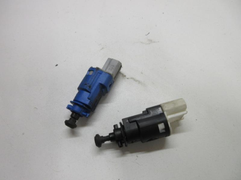 Contattore luce stop RENAULT CLIO 3 PHASE 1 Diésel - 1