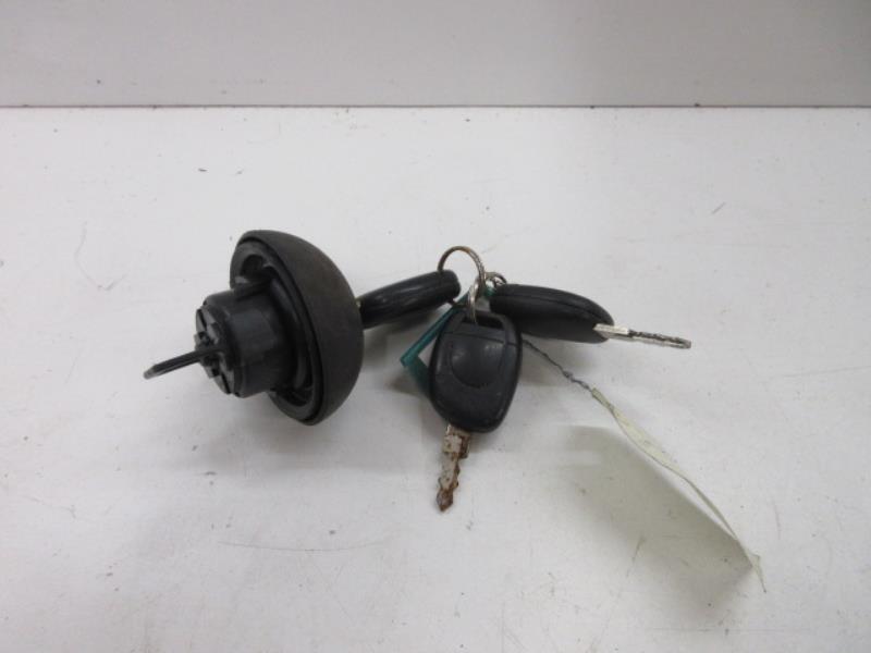 Bouchon de carburant RENAULT CLIO 2 PHASE 1 Essence - 1