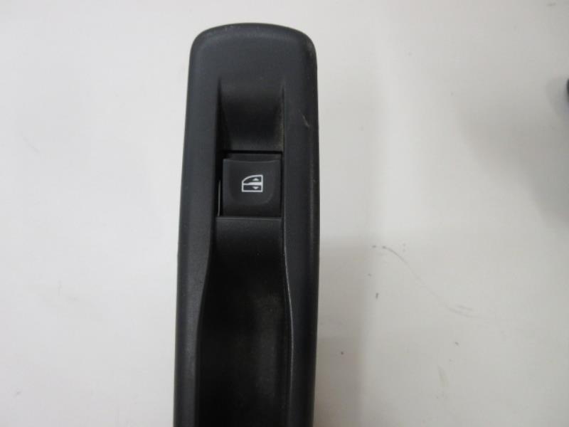 Interruttore lavacristalli posteriore sinistro RENAULT GRAND SCENIC 3 PHASE 1 Diésel - 1