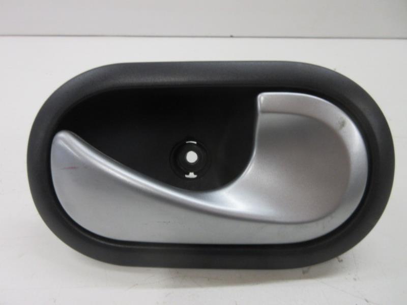 Maniglia interna posteriore destra RENAULT CLIO 3 PHASE 1 Diésel - 1