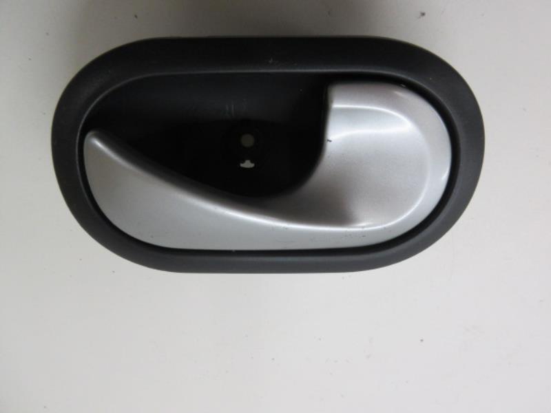 Maniglia interna posteriore destra RENAULT CLIO 3 PHASE 2 Diésel - 1