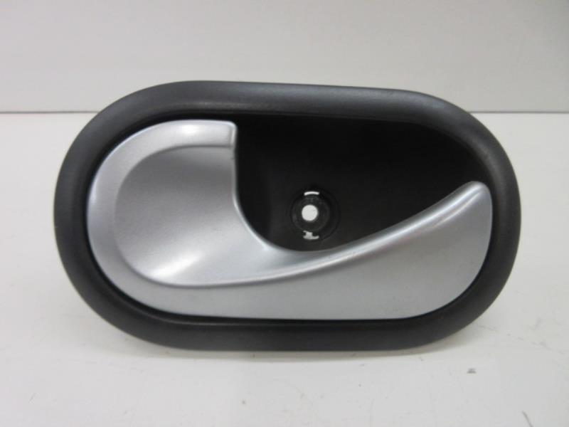 Maniglia interna posteriore sinistra RENAULT CLIO 3 PHASE 1 Diésel - 1