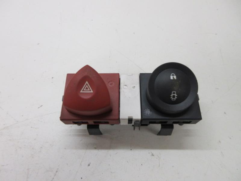 Bouton de warning RENAULT MEGANE 2 PHASE 1 BREAK Diesel - 1