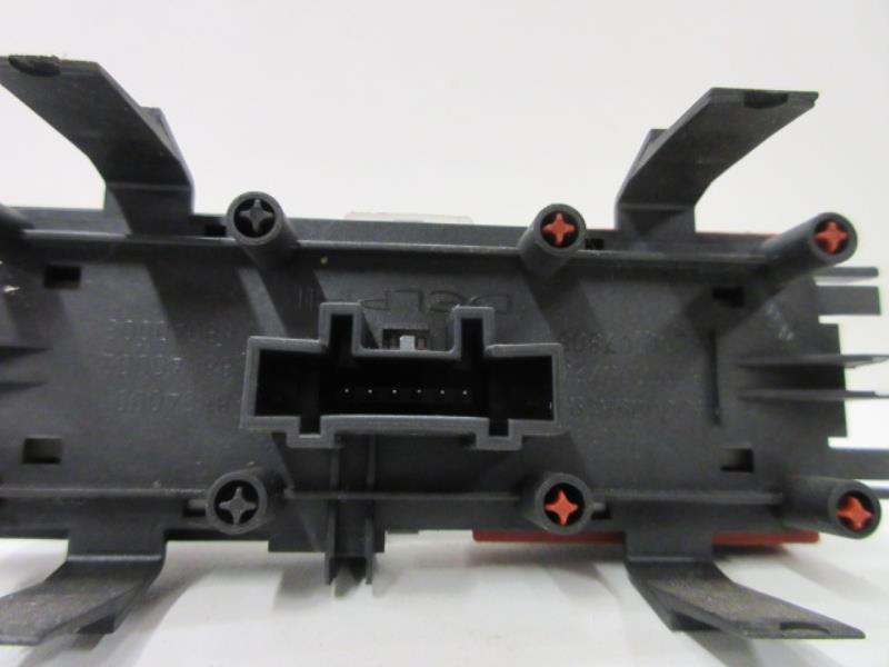 Bouton de warning RENAULT MEGANE 2 PHASE 1 Essence - 1