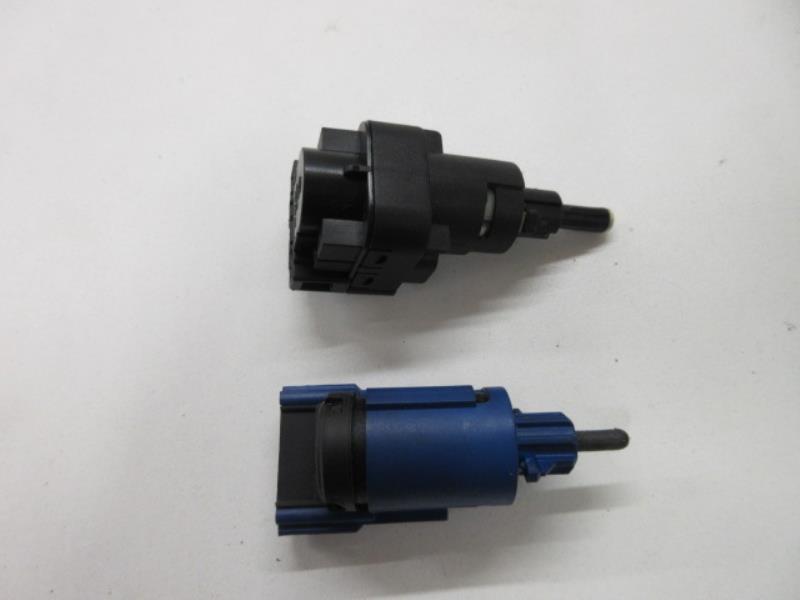 Contattore luce stop VOLKSWAGEN POLO 4 PHASE 2 Diésel - 1