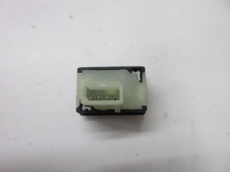 Bouton de coffre BMW SERIE 5 E60 PHASE 2 Diesel - 1