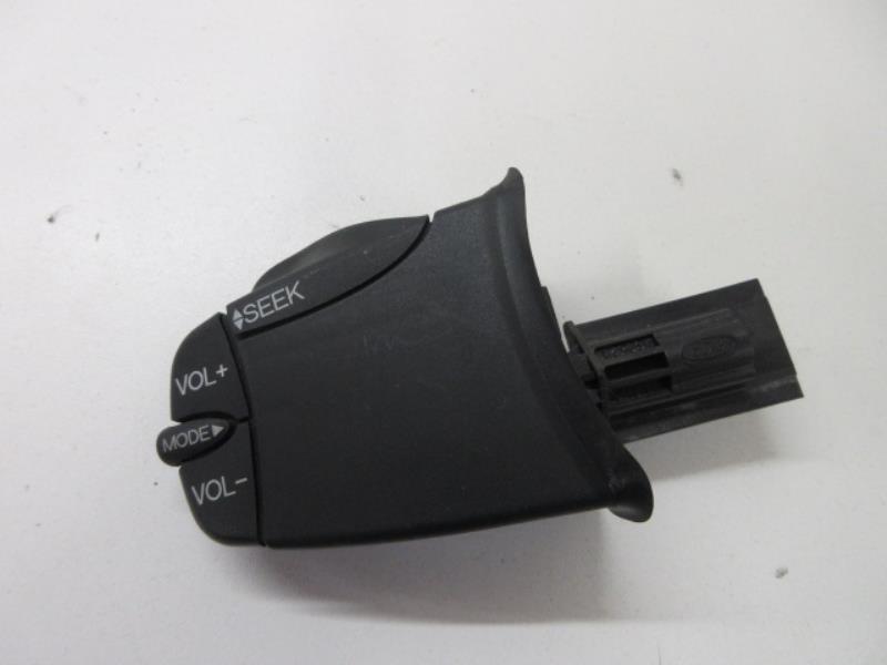 Commande autoradio FORD FIESTA 5 PHASE 2 Diesel - 1