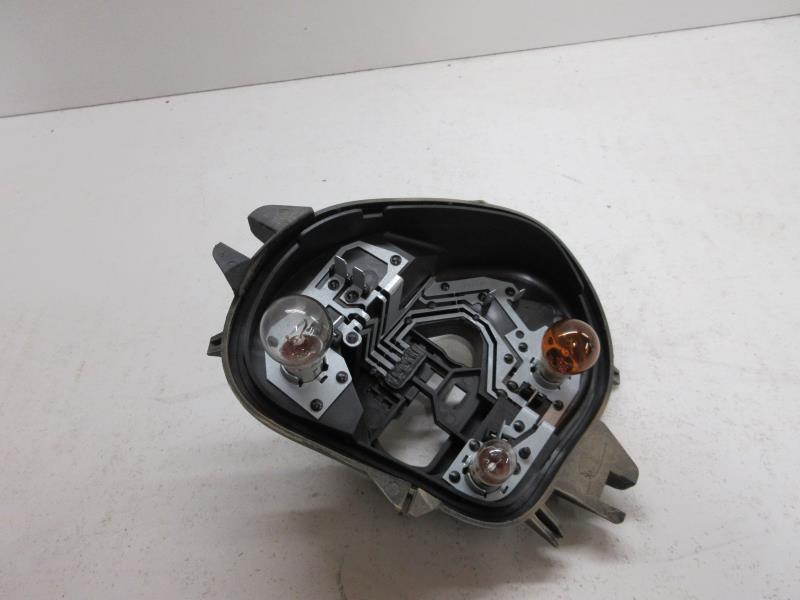 Base portalampade fanale posteriore destro PEUGEOT 208 1 PHASE 1 Diésel - 1