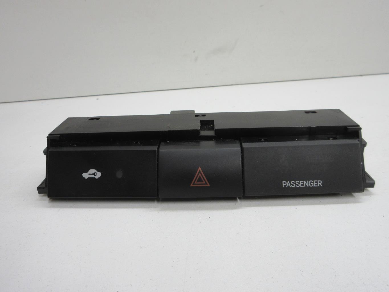 Bouton de warning TOYOTA COROLLA VERSO 2 PHASE 1 Essence - 1
