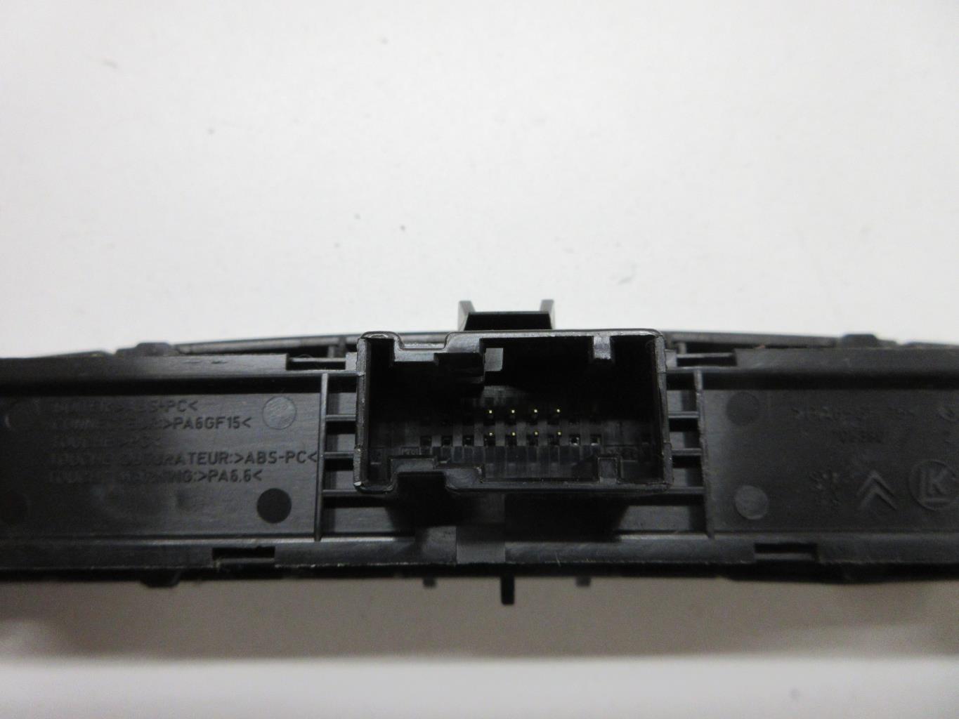 Bouton de warning PEUGEOT 308 1 PHASE 1 Diesel - 1