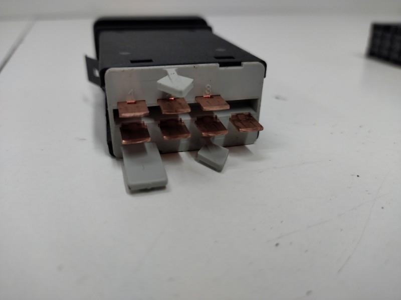 Bouton de warning VOLKSWAGEN GOLF 4 Essence - 1