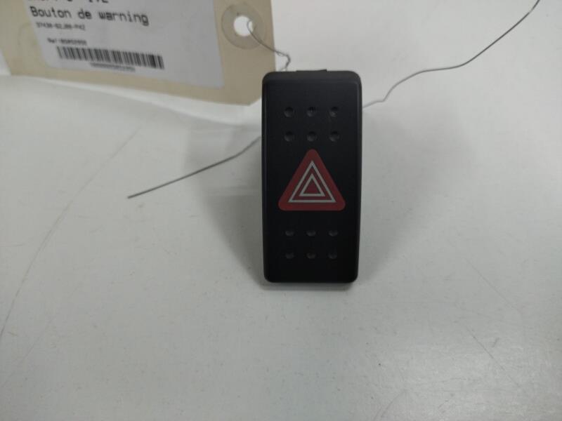 Bouton de warning SUZUKI SWIFT 3 Diesel - 1