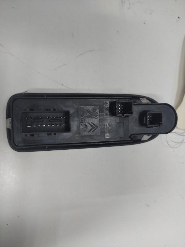 Interruttore lavacristalli anteriore sinistro PEUGEOT 508 1 PHASE 1 Diésel - 1