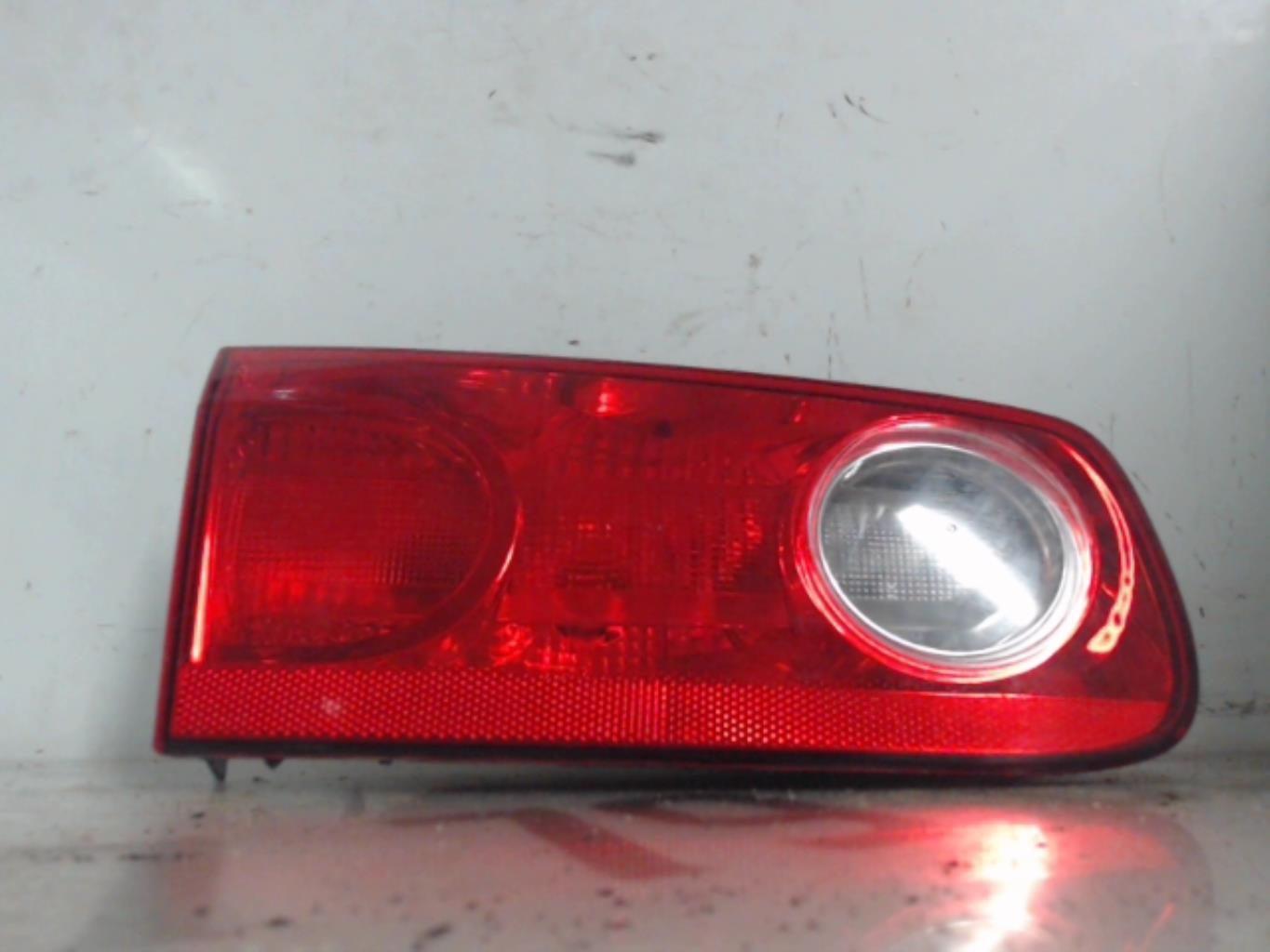 Feu arriere secondaire gauche (feux) RENAULT LAGUNA 2 PHASE 1 Essence - 1