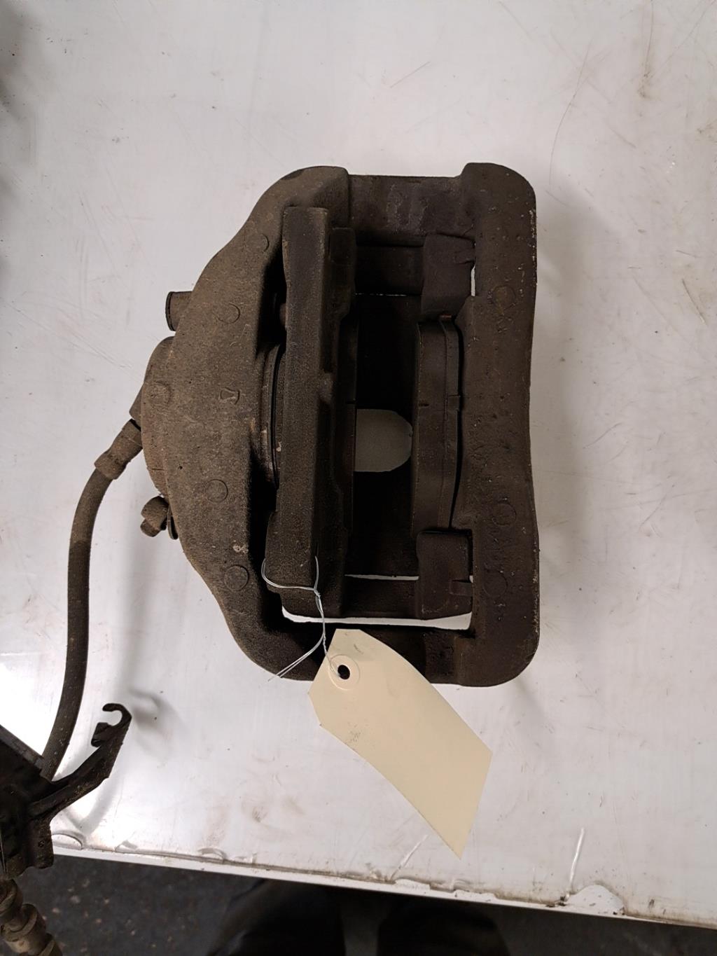 Etrier avant gauche (freinage) BMW SERIE 5 E60 PHASE 1 Essence - 1