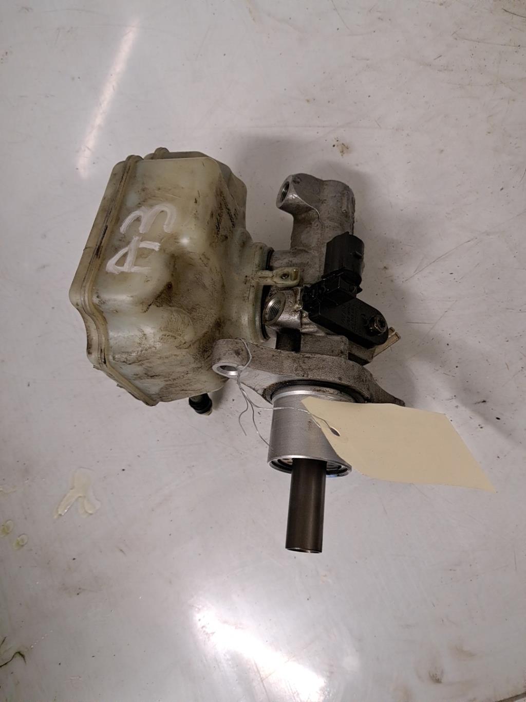 Maitre cylindre (freinage) AUDI A3 2 PHASE 1  - 1