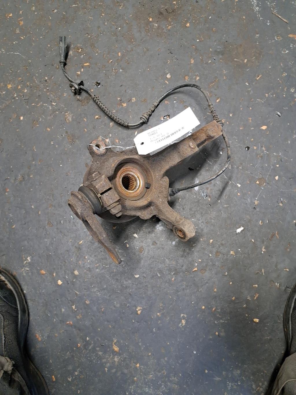 Moyeu avant droit RENAULT TWINGO 2 PHASE 1  - 1
