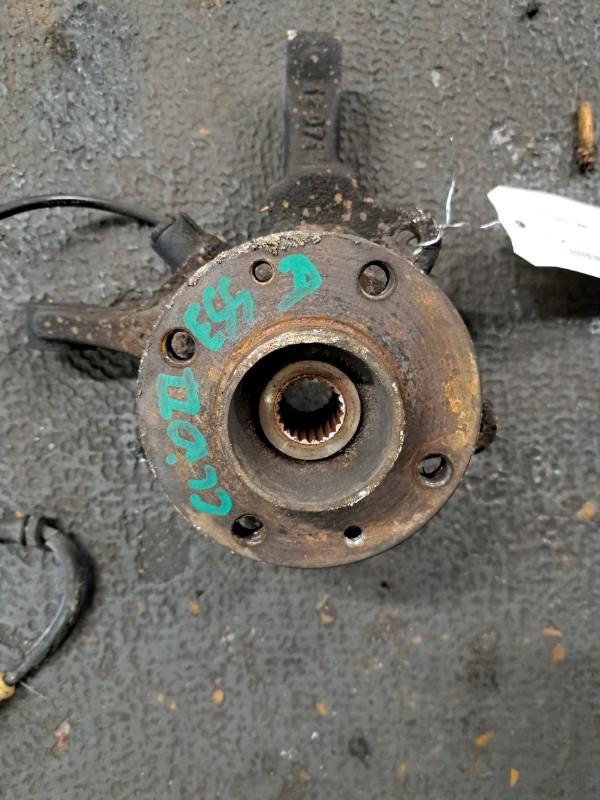 Moyeu avant droit RENAULT CLIO 2 PHASE 1 Essence - 1